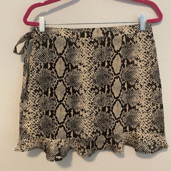 Nasty Gal Snake Print Ruffle Hem Mini Skirt 10 - Picture 3 of 7
